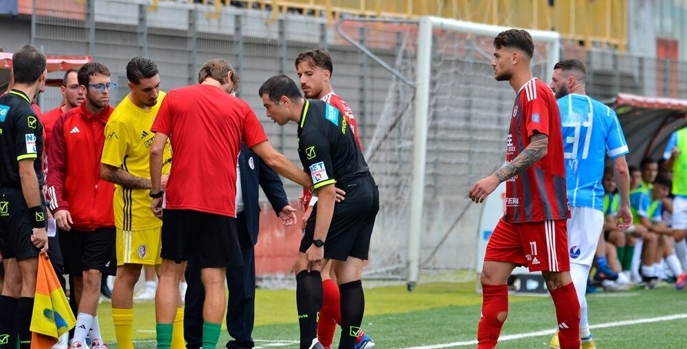 Angri Manfredonia infortunio arbitro