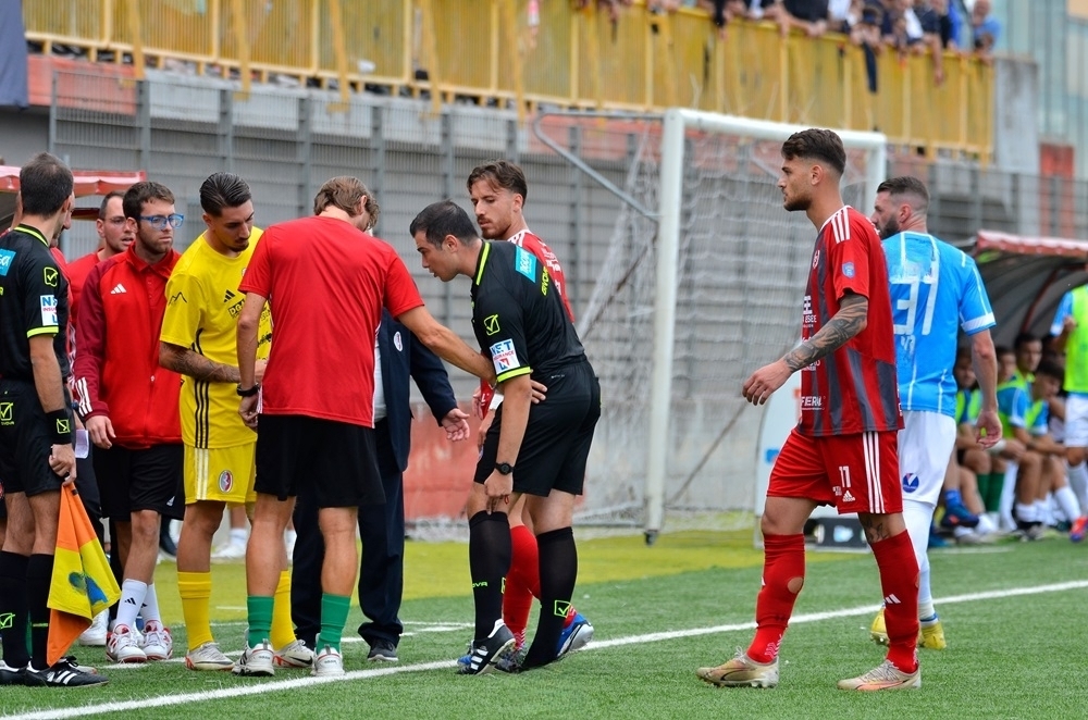 Angri Manfredonia infortunio arbitro